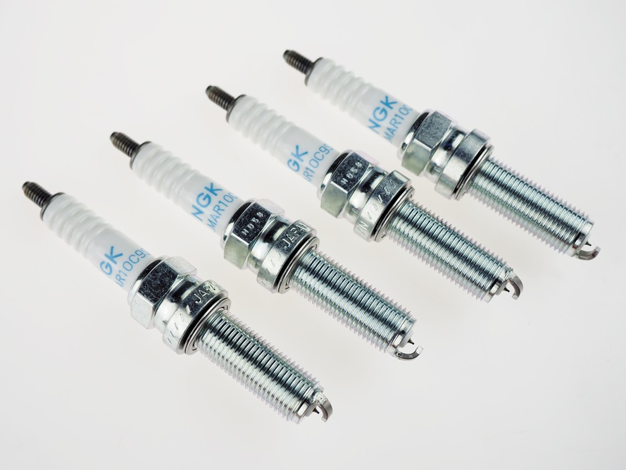 Set 4 Zündkerzen NGK SILMAR10C9S [95468] passend für Honda CBR RR Fireblade SC77 SC82 ab 2017