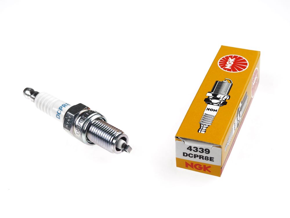 Zündkerze NGK DCPR8E - stock [4339] - Nachfolgekerze von DCP8E [3171]